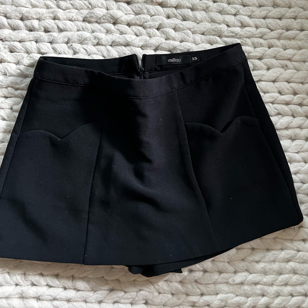 Black skort